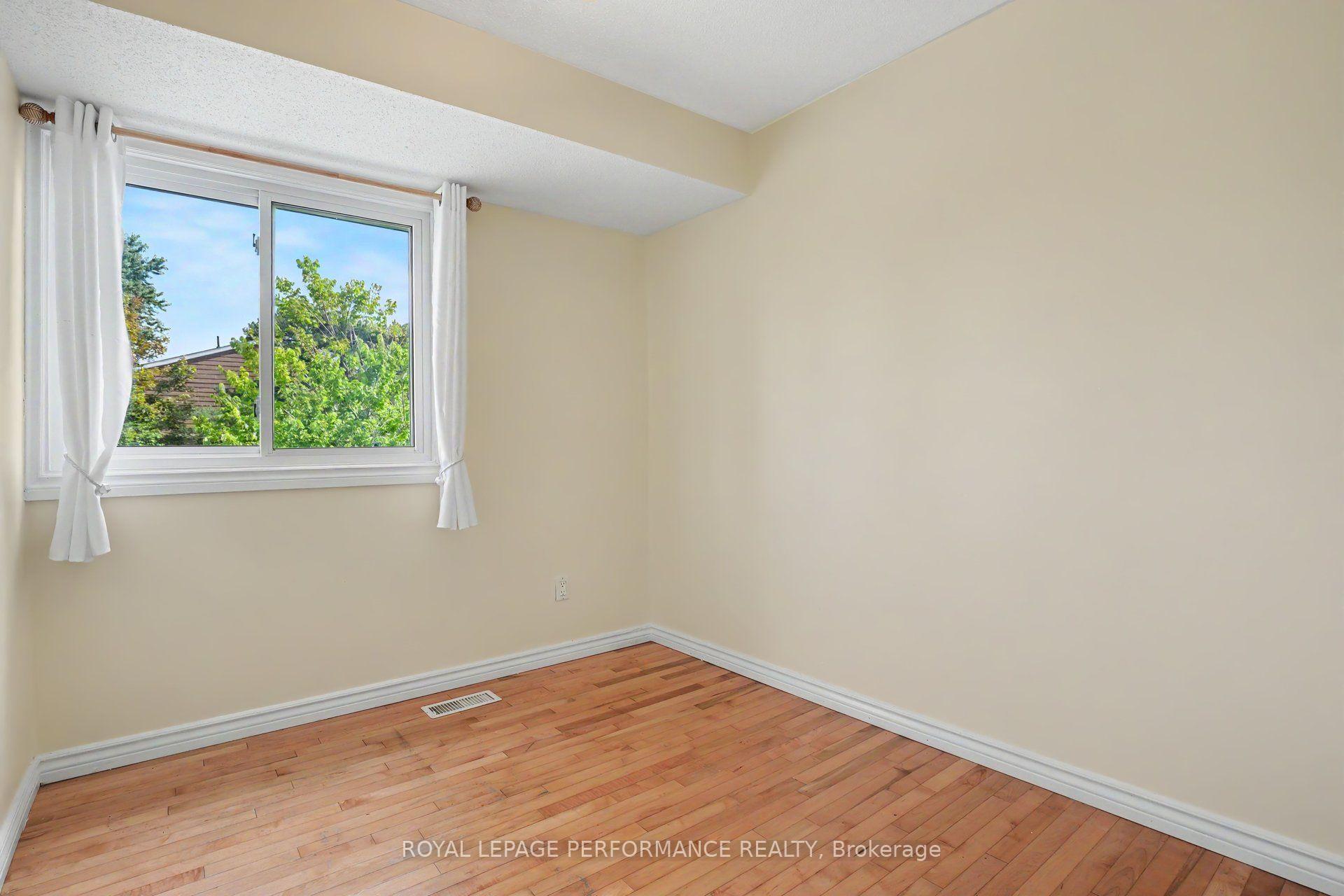 Photo 13 of 1394 Ridgebrook Drive, Ottawa, Pineview — HOMEH