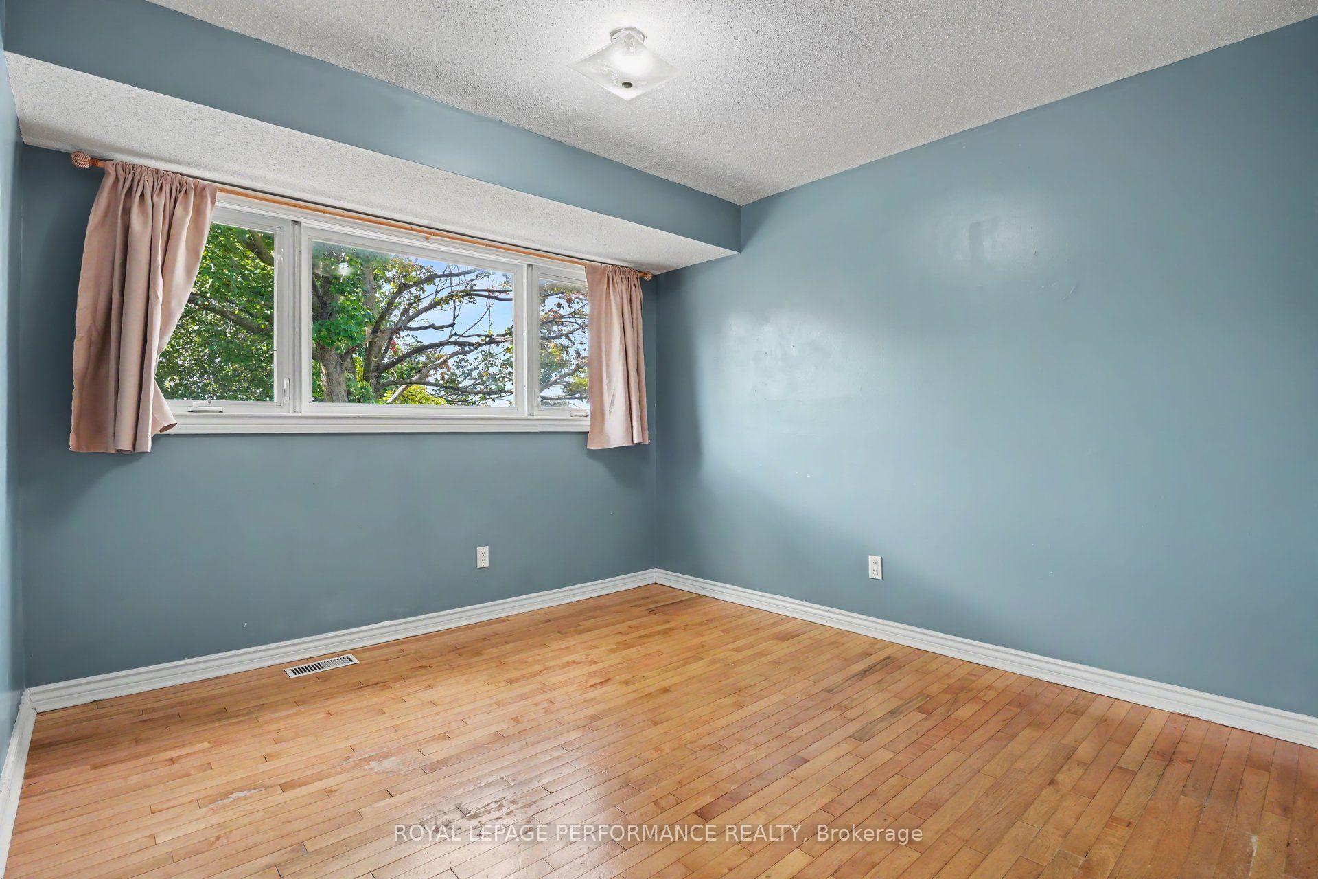 Photo 18 of 1394 Ridgebrook Drive, Ottawa, Pineview — HOMEH