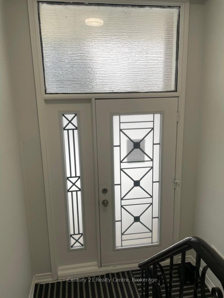 Photo 2 of Unit Upper Lvl, 19 Athlone Avenue, Brampton, Avondale — HOMEH