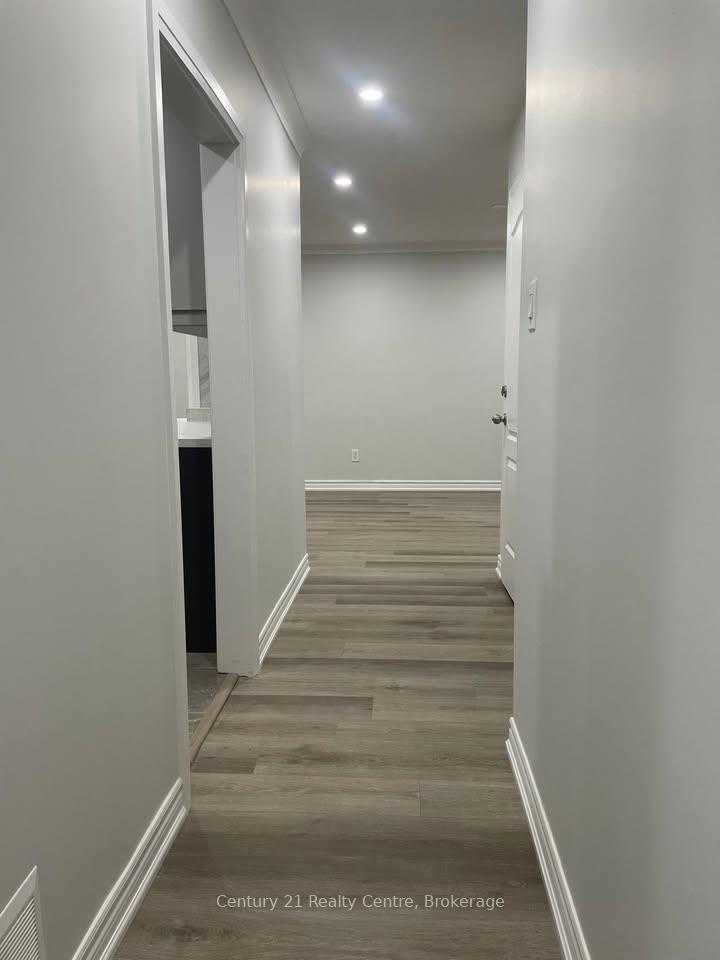 Photo 6 of Unit Upper Lvl, 19 Athlone Avenue, Brampton, Avondale — HOMEH