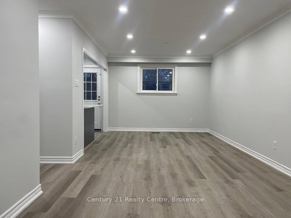 Photo 7 of Unit Upper Lvl, 19 Athlone Avenue, Brampton, Avondale — HOMEH