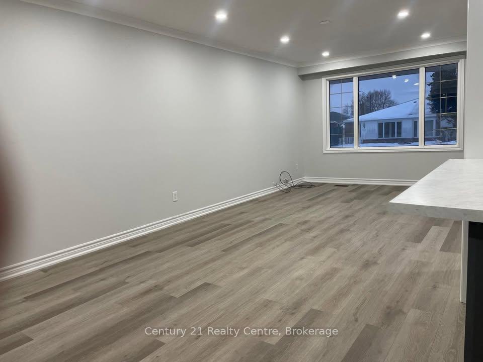 Photo 8 of Unit Upper Lvl, 19 Athlone Avenue, Brampton, Avondale — HOMEH
