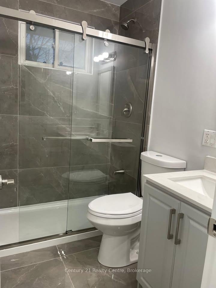 Photo 12 of Unit Upper Lvl, 19 Athlone Avenue, Brampton, Avondale — HOMEH