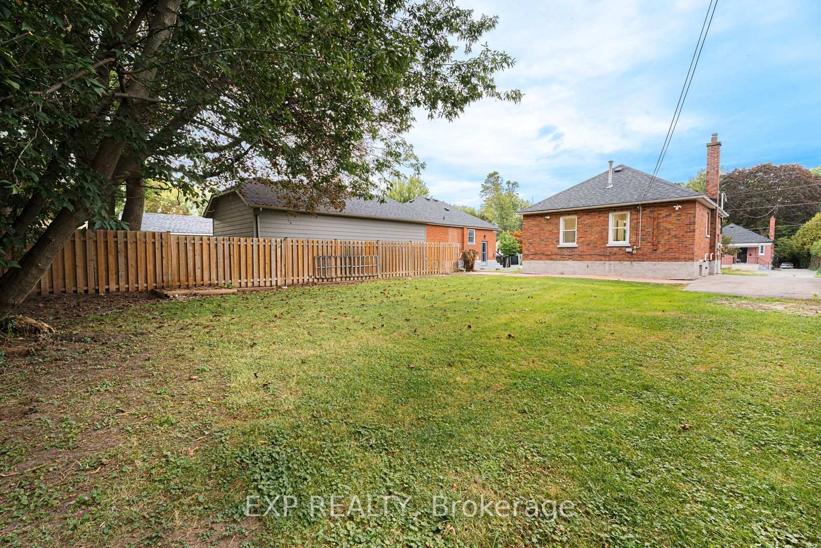 Photo 34 of 858 Grierson Street, Oshawa, Centennial — HOMEH