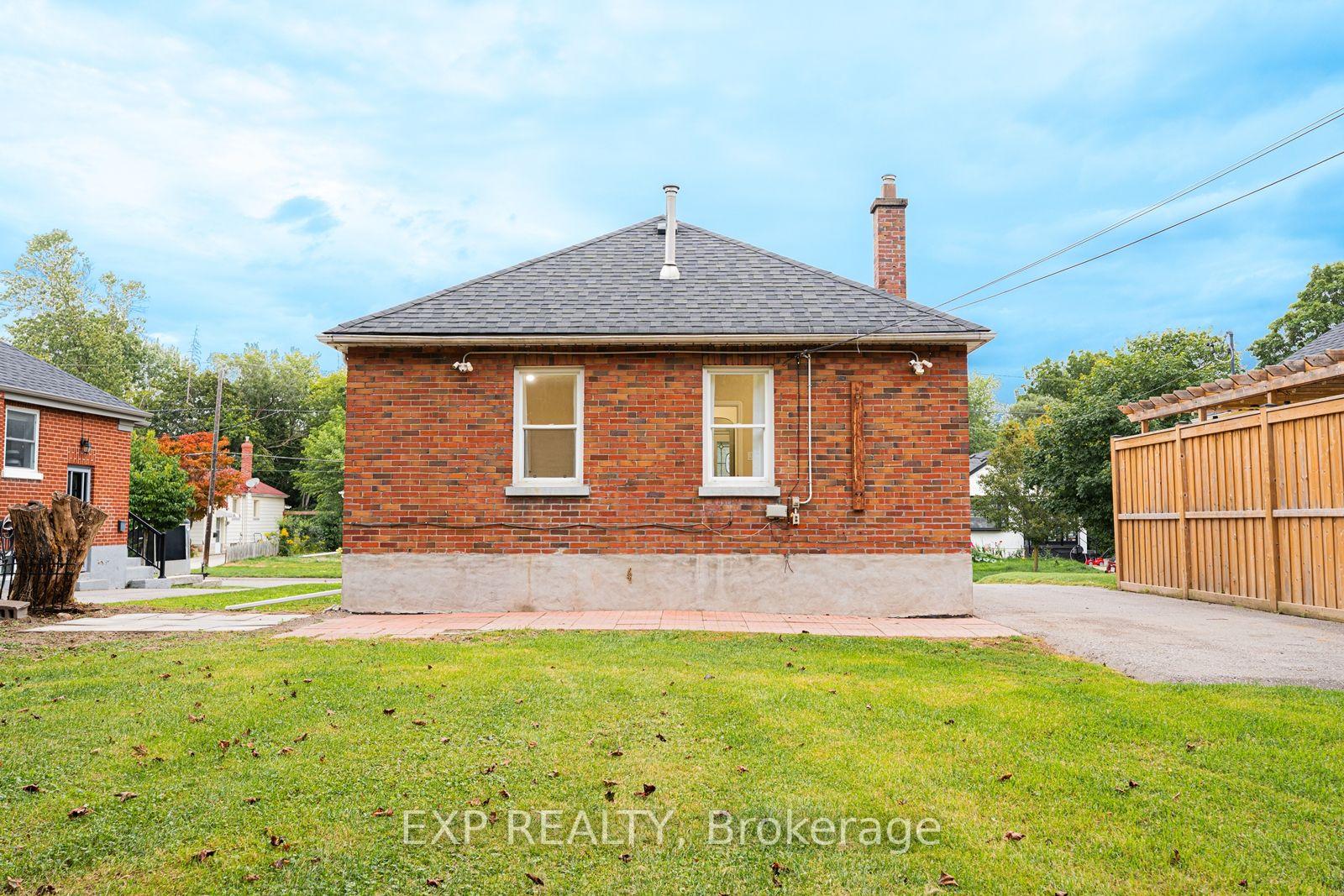 Photo 36 of 858 Grierson Street, Oshawa, Centennial — HOMEH