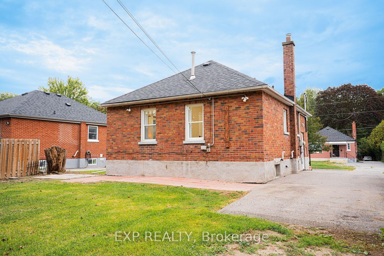 Photo 37 of 858 Grierson Street, Oshawa, Centennial — HOMEH