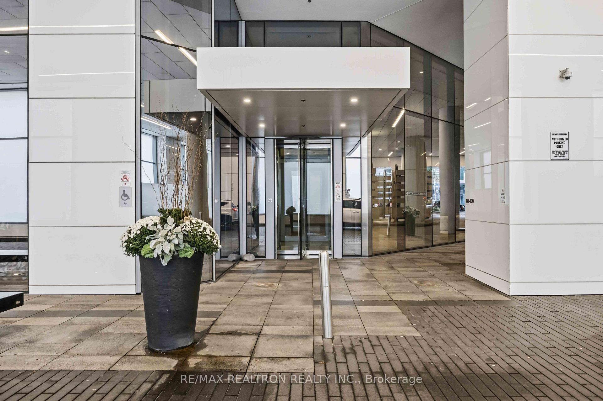 Photo 3 of Unit 1410, 88 Harbour Street, Toronto, Waterfront Communities — HOMEH