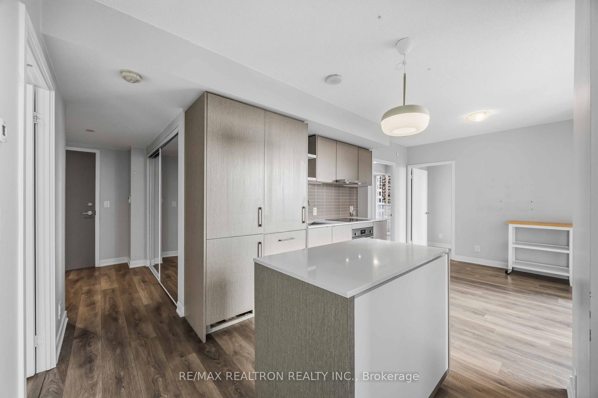 Photo 6 of Unit 1410, 88 Harbour Street, Toronto, Waterfront Communities — HOMEH