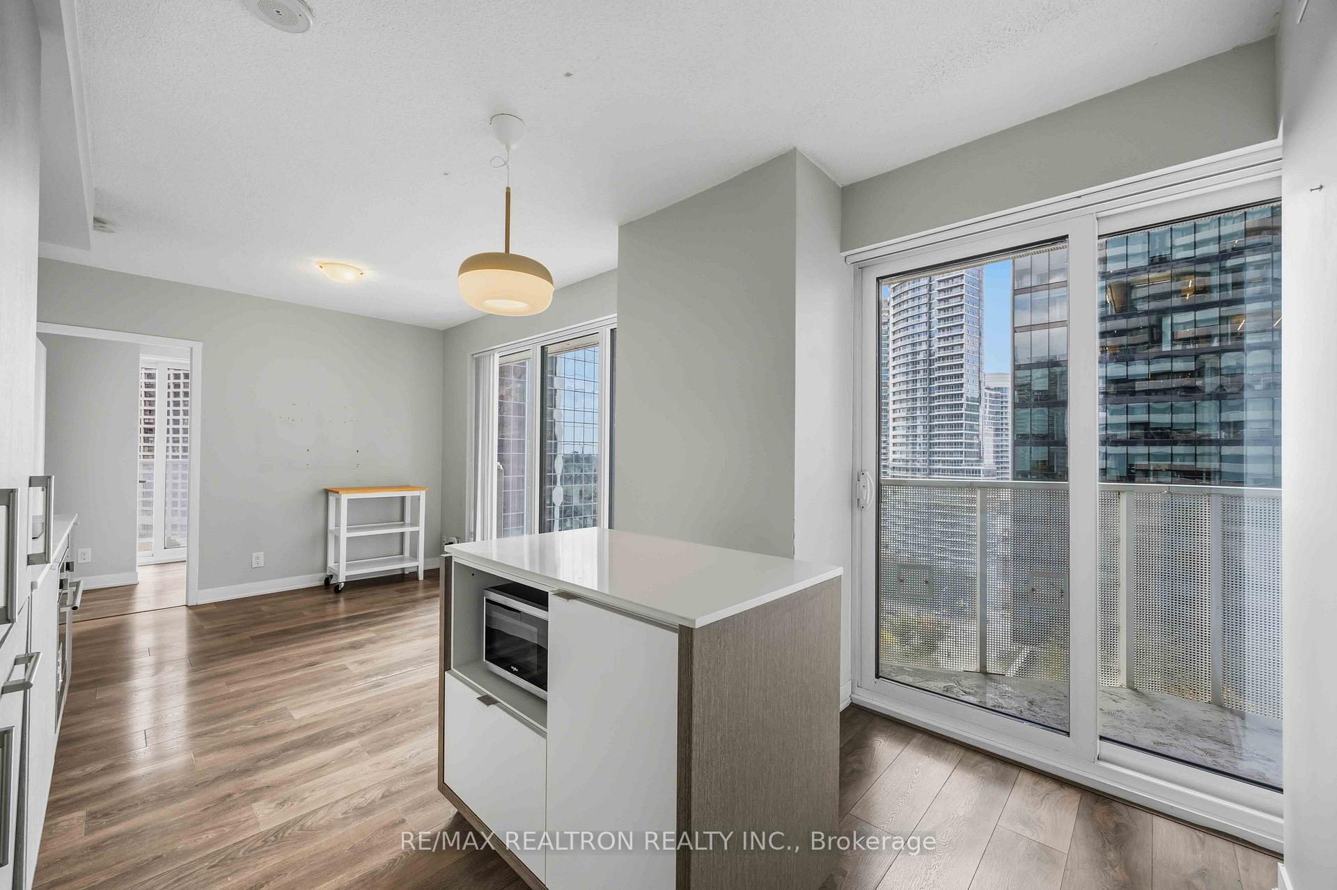 Photo 9 of Unit 1410, 88 Harbour Street, Toronto, Waterfront Communities — HOMEH