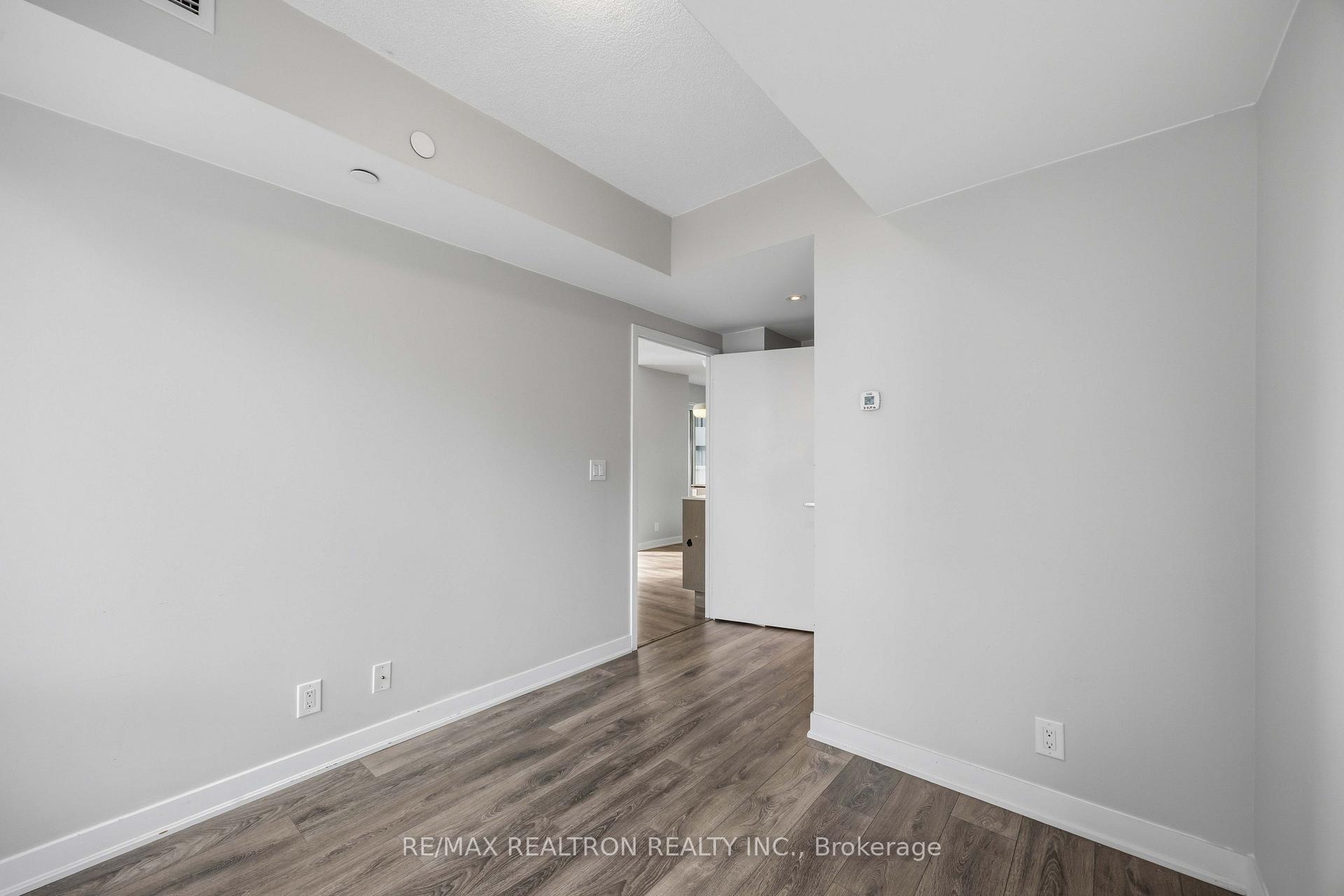 Photo 12 of Unit 1410, 88 Harbour Street, Toronto, Waterfront Communities — HOMEH