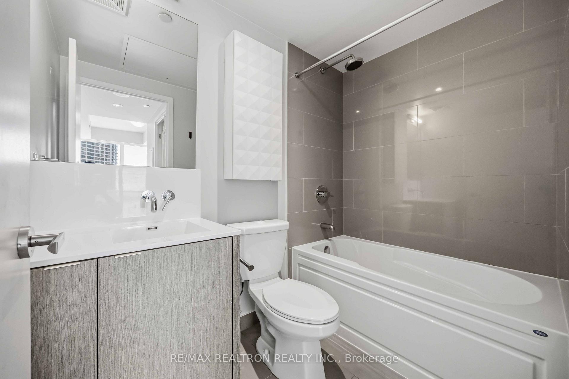 Photo 14 of Unit 1410, 88 Harbour Street, Toronto, Waterfront Communities — HOMEH