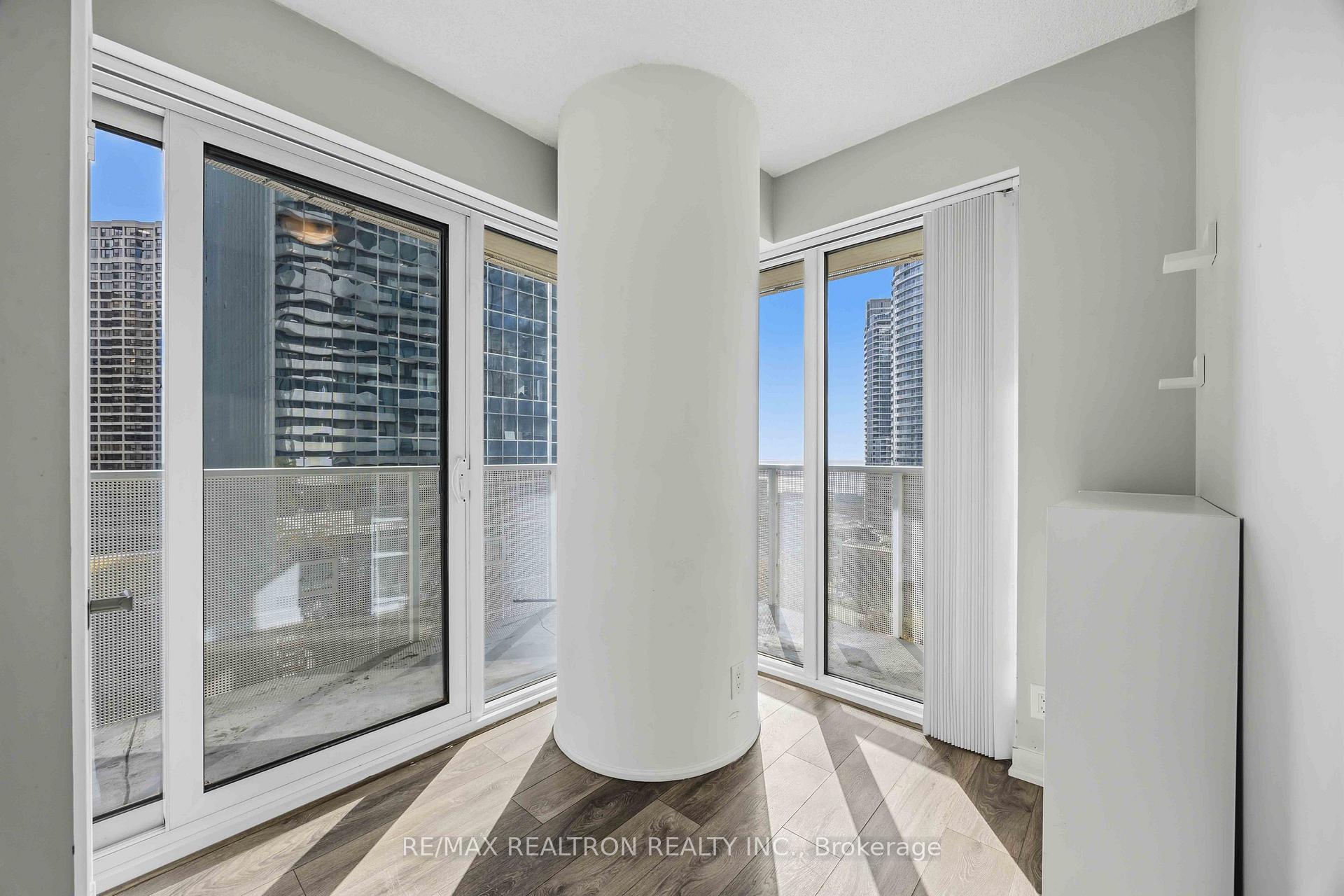 Photo 18 of Unit 1410, 88 Harbour Street, Toronto, Waterfront Communities — HOMEH