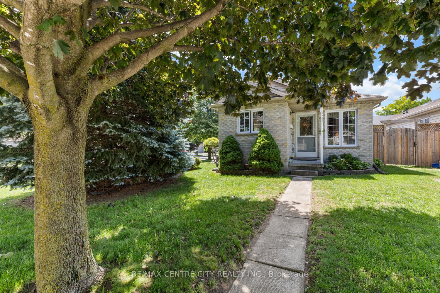 Photo 2 of 463 Exmouth Circle, London, East I — HOMEH