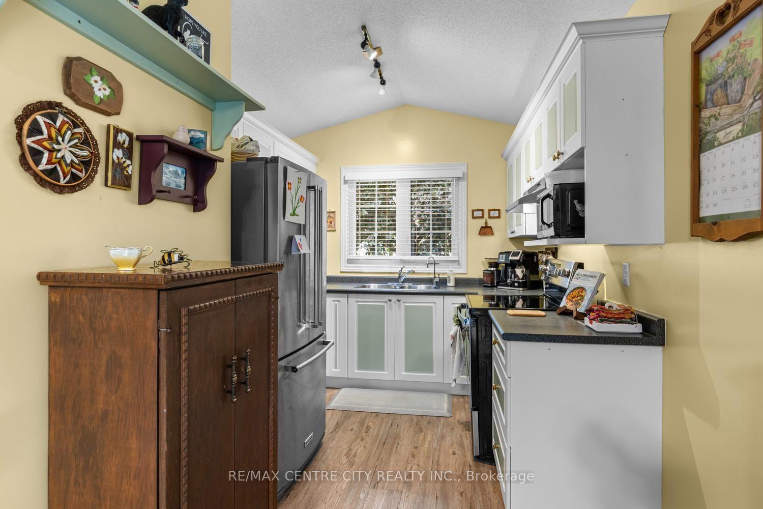 Photo 12 of 463 Exmouth Circle, London, East I — HOMEH