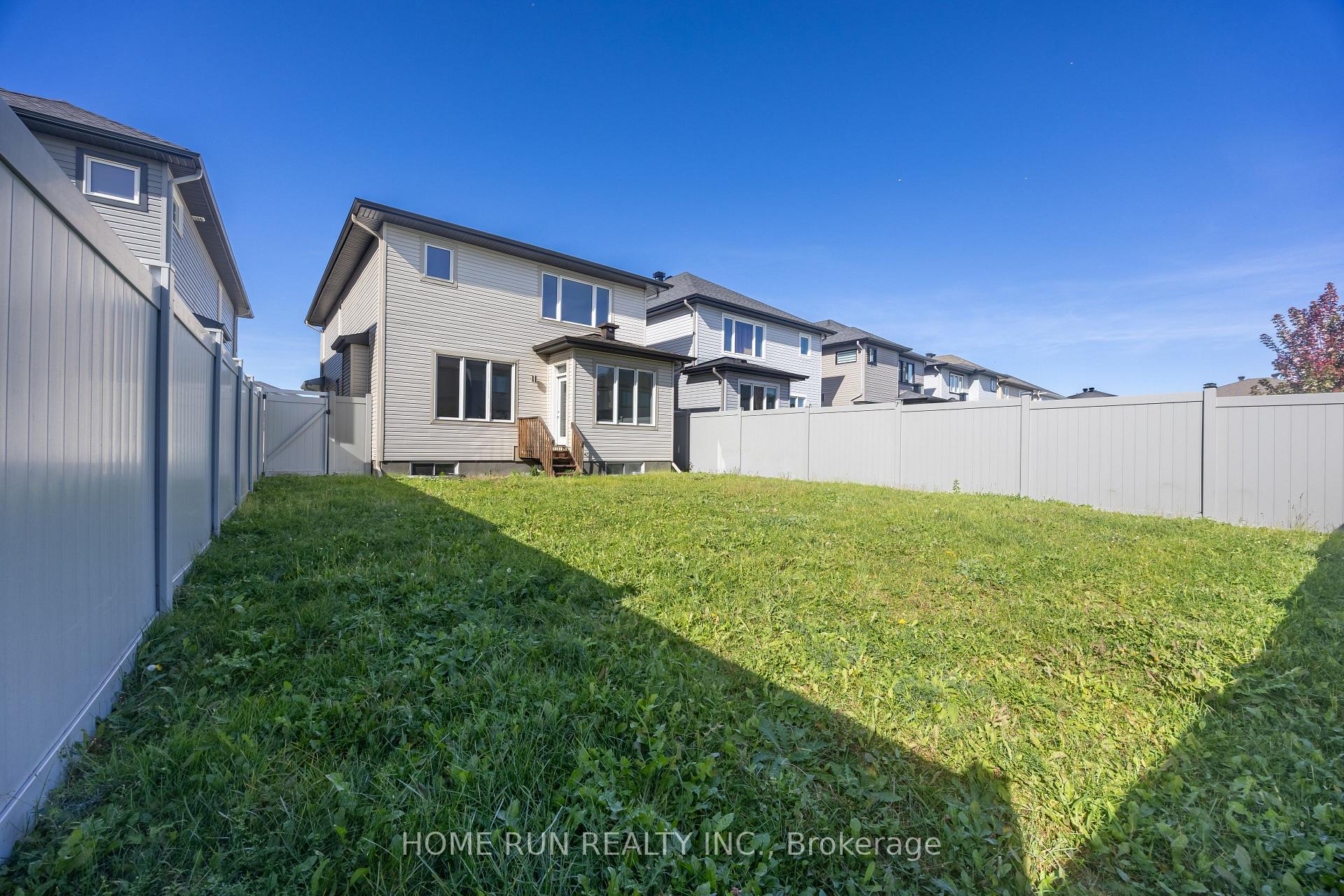 Photo 3 of 834 Paseana Place, Ottawa, Kanata - Emerald Meadows/Trailwest — HOMEH