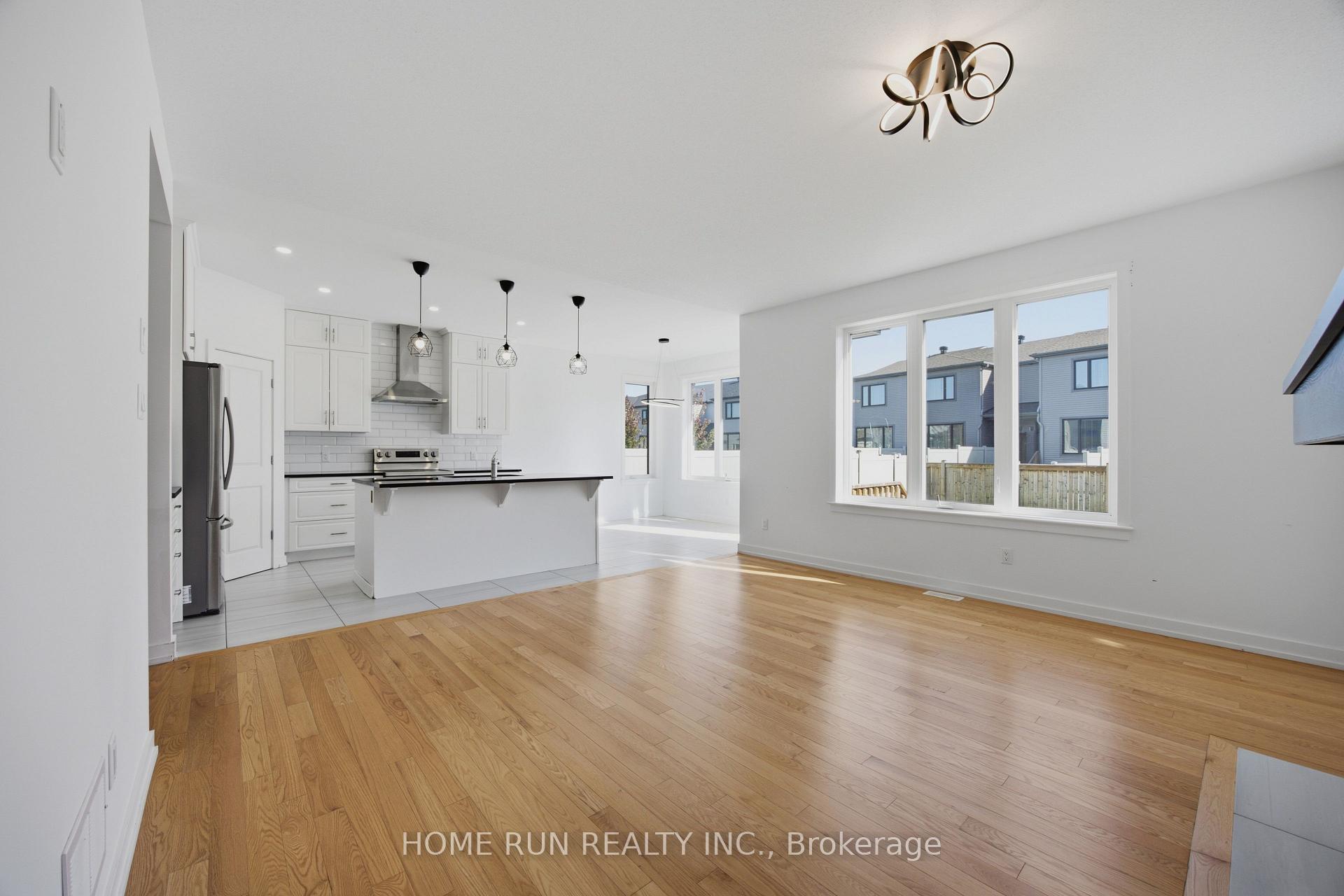 Photo 10 of 834 Paseana Place, Ottawa, Kanata - Emerald Meadows/Trailwest — HOMEH