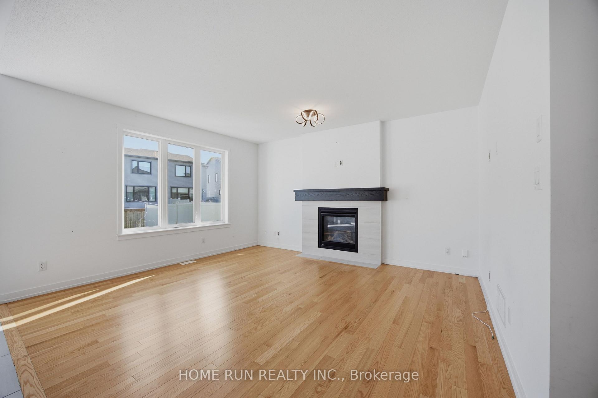 Photo 11 of 834 Paseana Place, Ottawa, Kanata - Emerald Meadows/Trailwest — HOMEH
