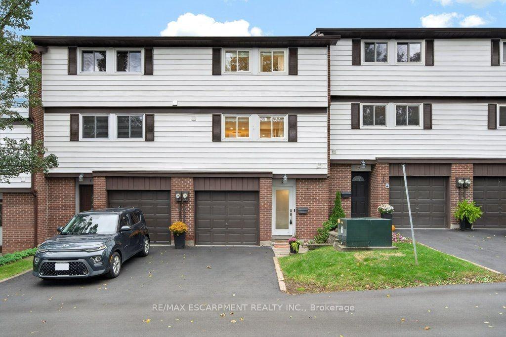 Photo 1 of 7 Briar Lane, Hamilton, Dundas — HOMEH