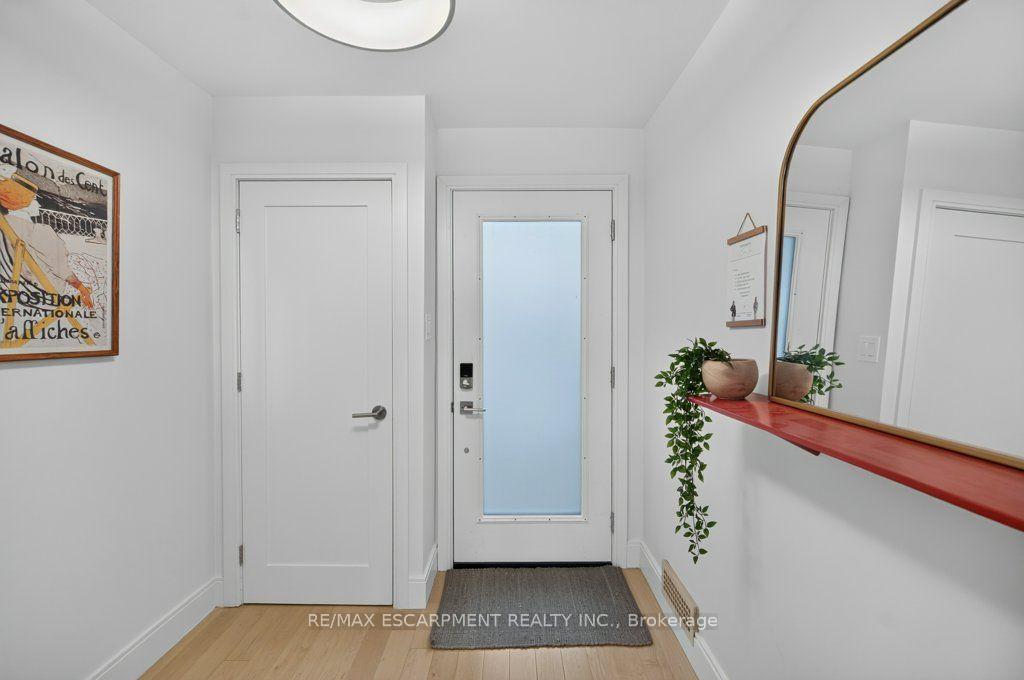 Photo 3 of 7 Briar Lane, Hamilton, Dundas — HOMEH