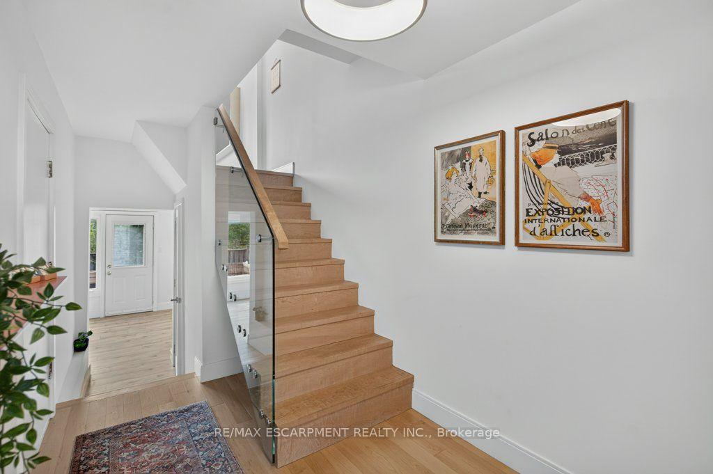 Photo 4 of 7 Briar Lane, Hamilton, Dundas — HOMEH
