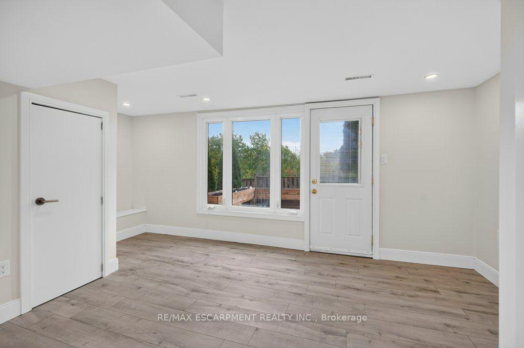 Photo 5 of 7 Briar Lane, Hamilton, Dundas — HOMEH