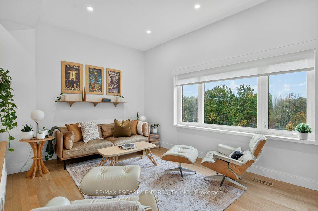Photo 9 of 7 Briar Lane, Hamilton, Dundas — HOMEH