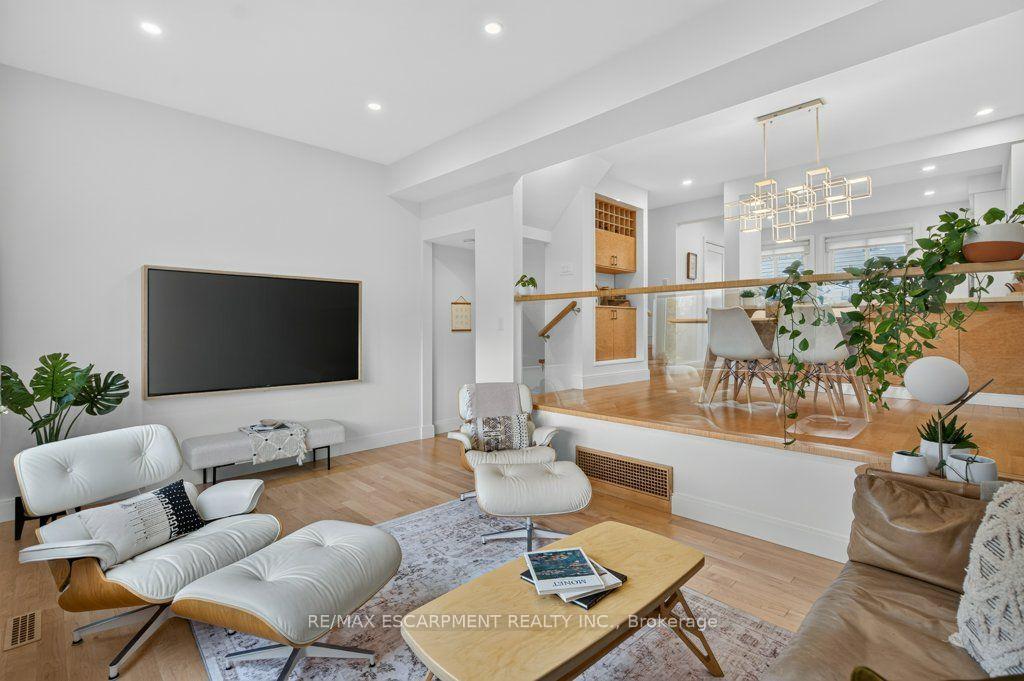 Photo 11 of 7 Briar Lane, Hamilton, Dundas — HOMEH