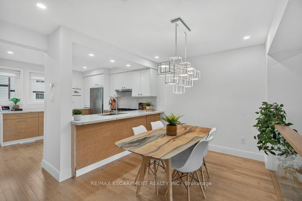 Photo 13 of 7 Briar Lane, Hamilton, Dundas — HOMEH