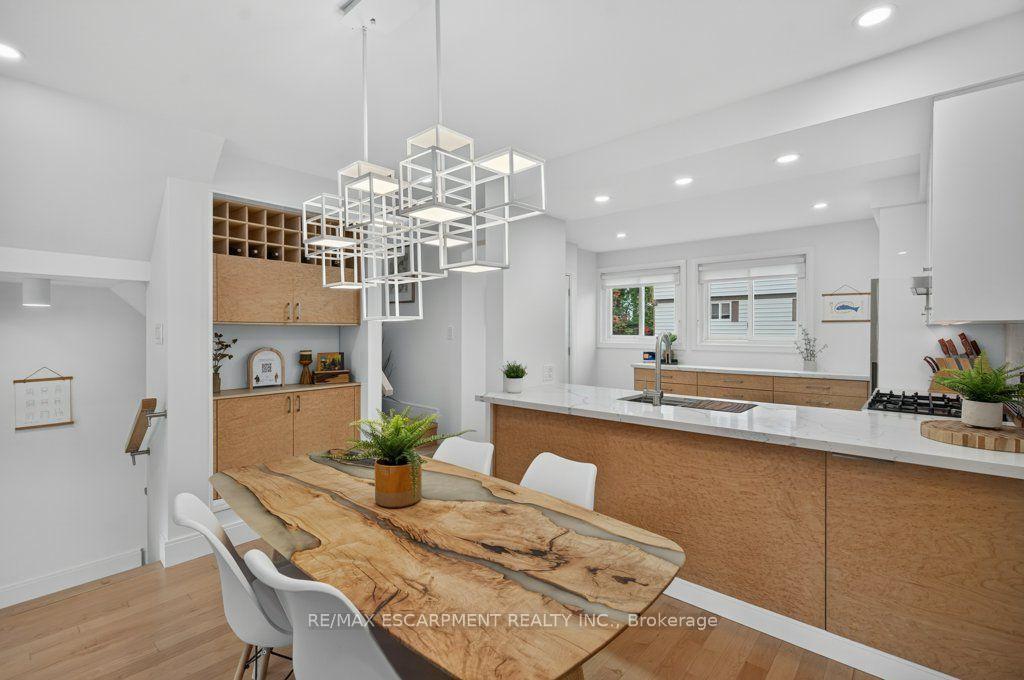Photo 14 of 7 Briar Lane, Hamilton, Dundas — HOMEH