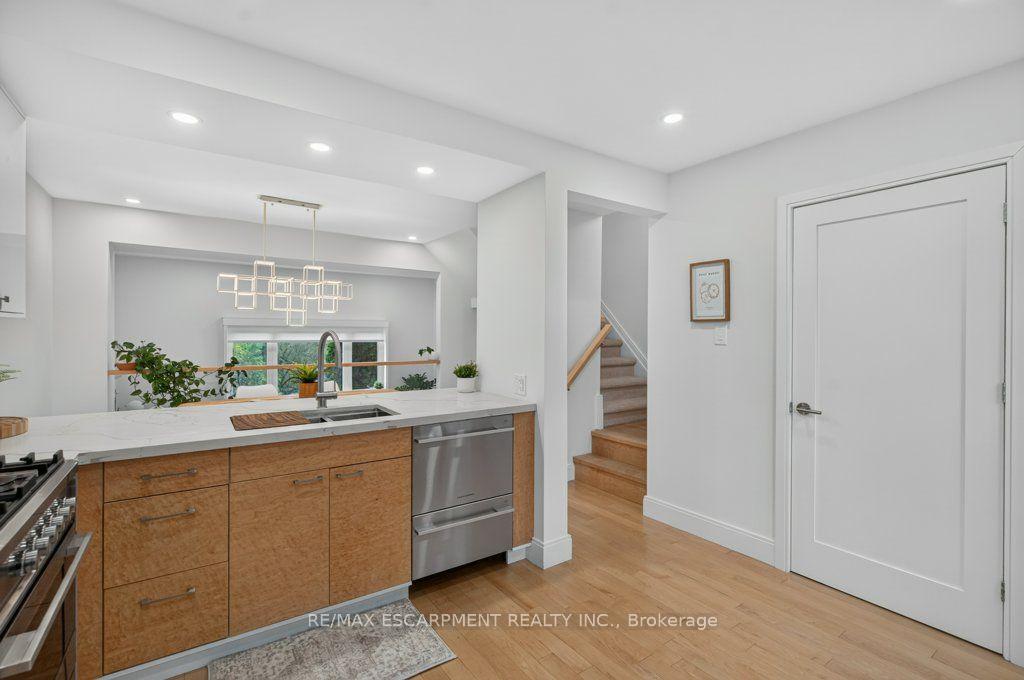 Photo 19 of 7 Briar Lane, Hamilton, Dundas — HOMEH