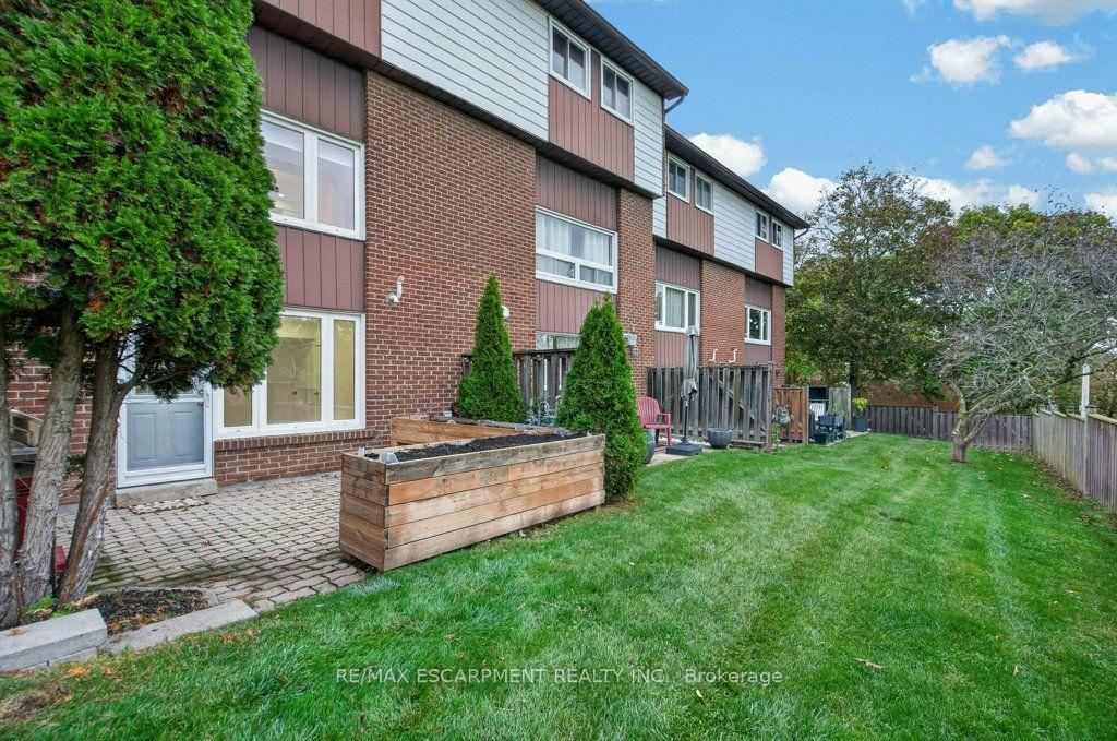 Photo 30 of 7 Briar Lane, Hamilton, Dundas — HOMEH