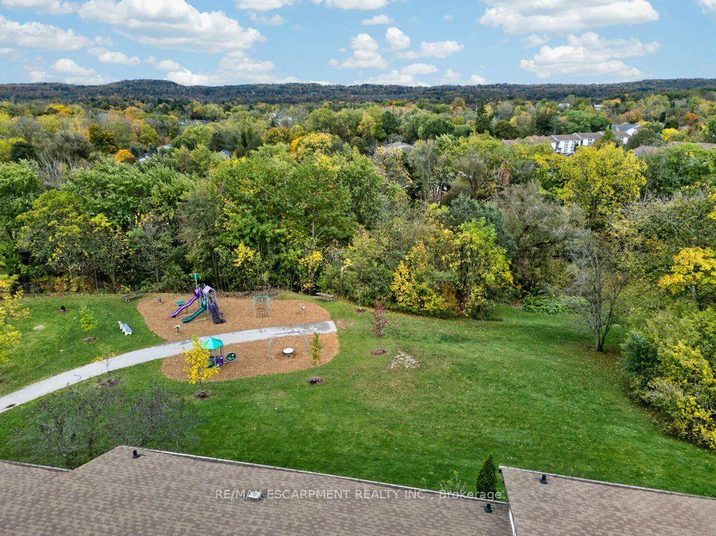 Photo 34 of 7 Briar Lane, Hamilton, Dundas — HOMEH