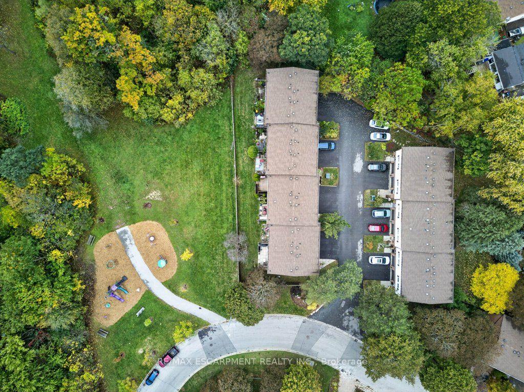 Photo 35 of 7 Briar Lane, Hamilton, Dundas — HOMEH