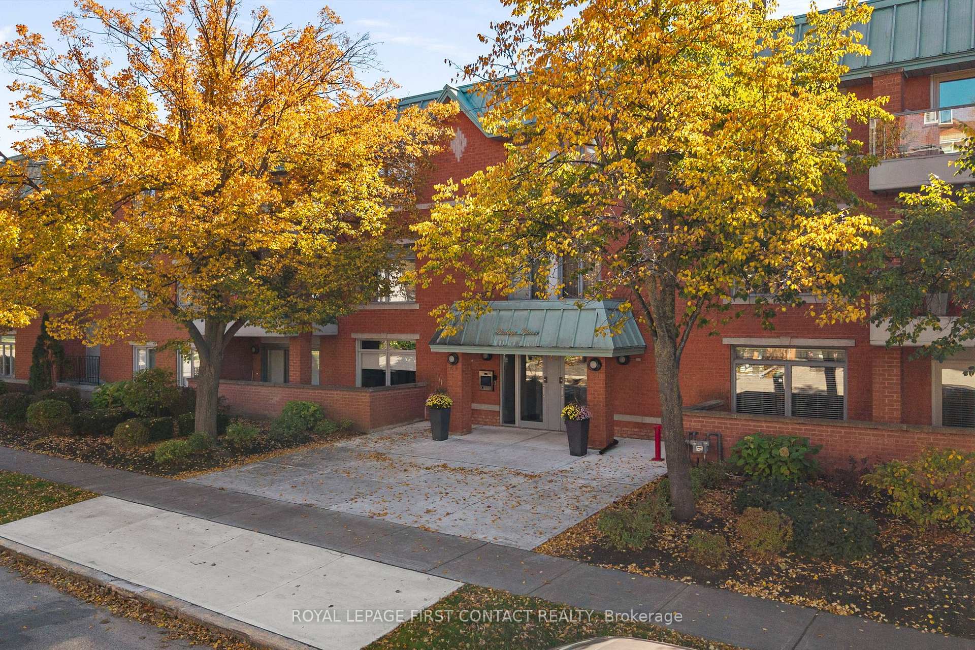 Photo 2 of Unit 308, 21 Kempenfelt Drive, Barrie, North Shore — HOMEH