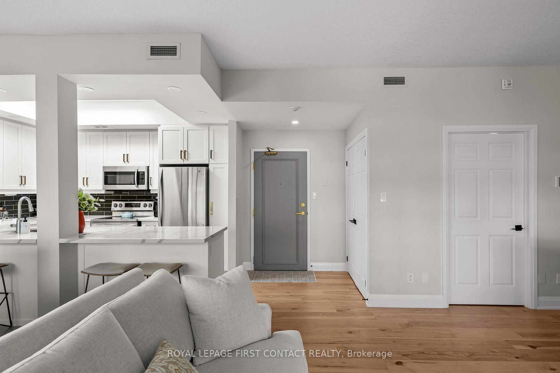 Photo 5 of Unit 308, 21 Kempenfelt Drive, Barrie, North Shore — HOMEH