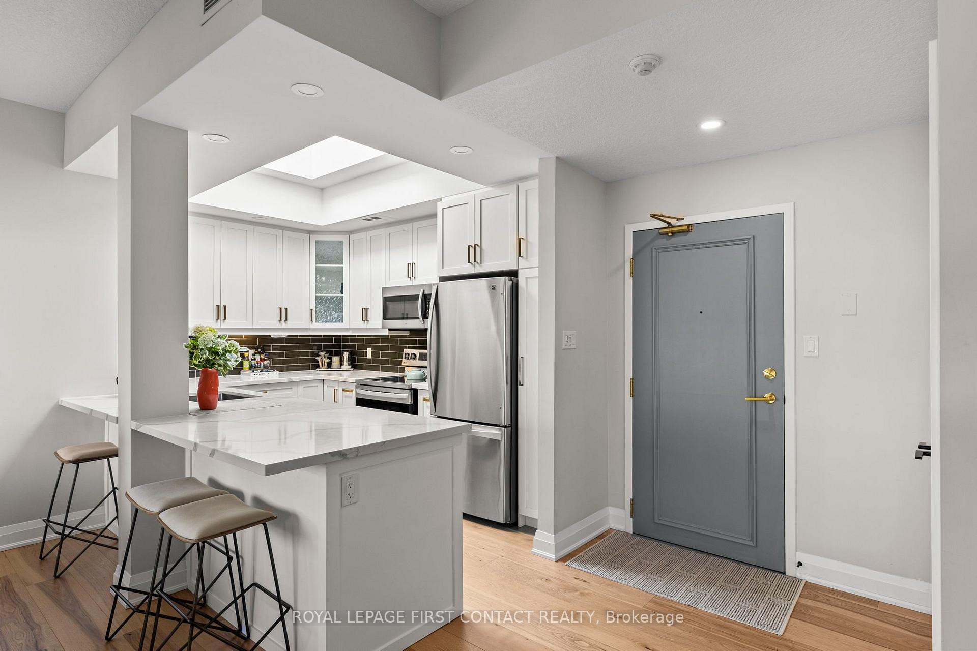 Photo 6 of Unit 308, 21 Kempenfelt Drive, Barrie, North Shore — HOMEH