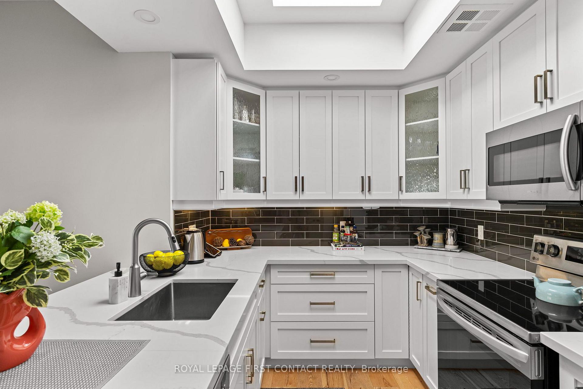 Photo 7 of Unit 308, 21 Kempenfelt Drive, Barrie, North Shore — HOMEH