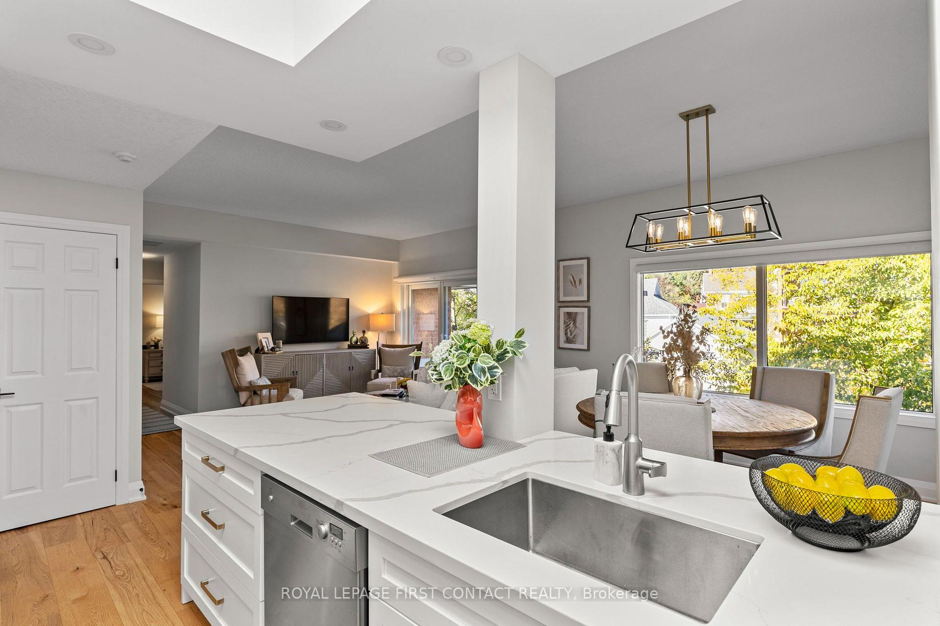 Photo 8 of Unit 308, 21 Kempenfelt Drive, Barrie, North Shore — HOMEH