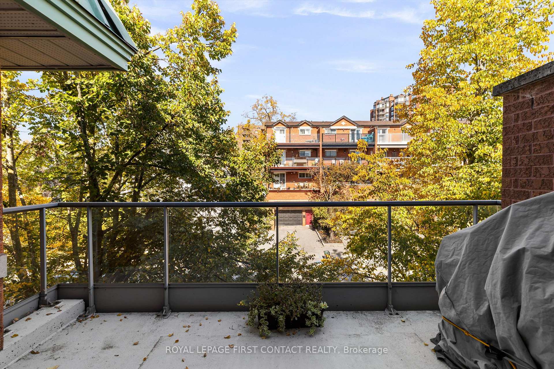 Photo 21 of Unit 308, 21 Kempenfelt Drive, Barrie, North Shore — HOMEH
