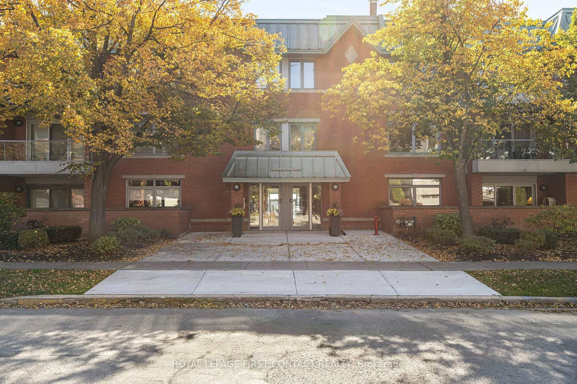 Photo 34 of Unit 308, 21 Kempenfelt Drive, Barrie, North Shore — HOMEH