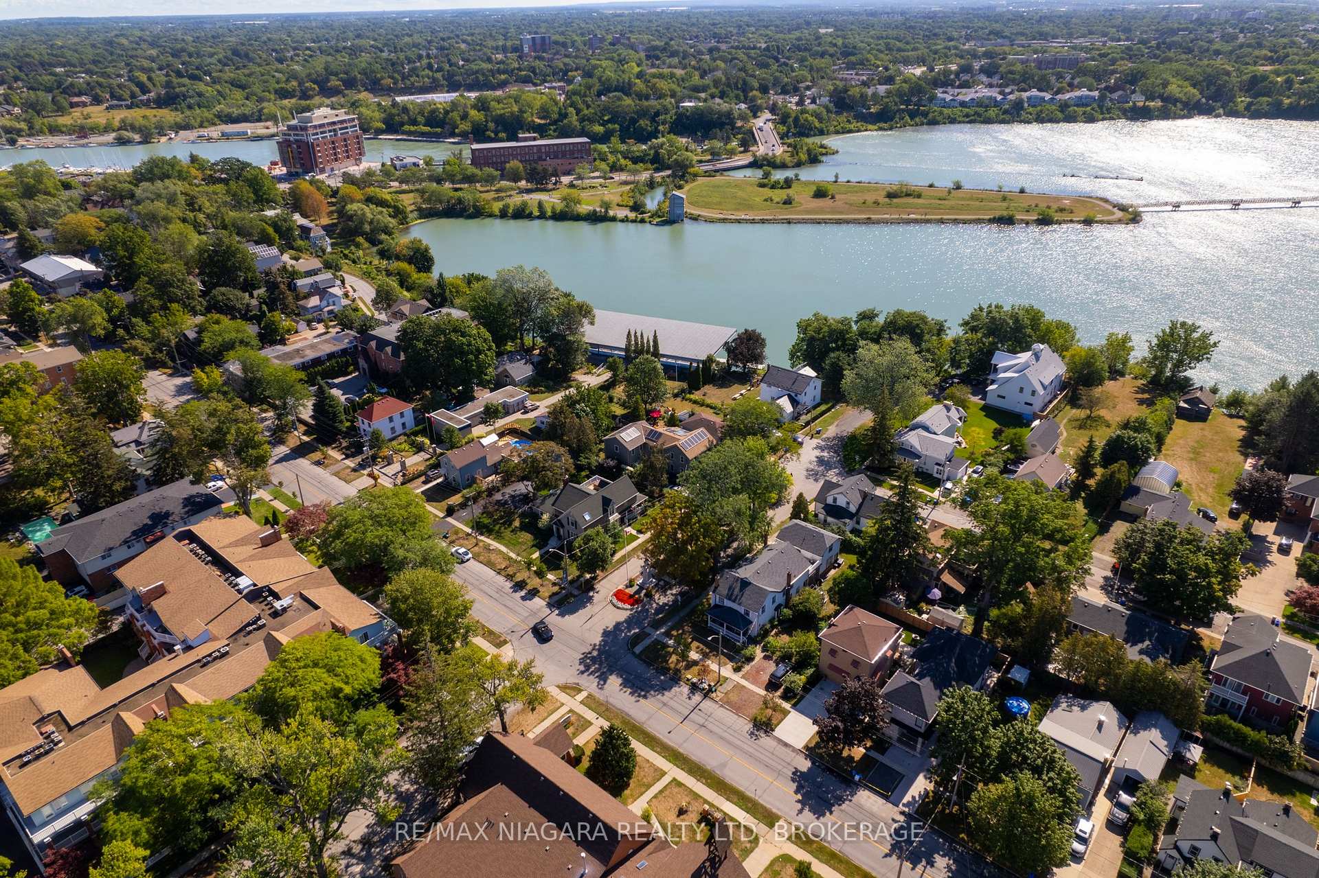 Photo 13 of 79 Main Street, St. Catharines, Port Dalhousie — HOMEH