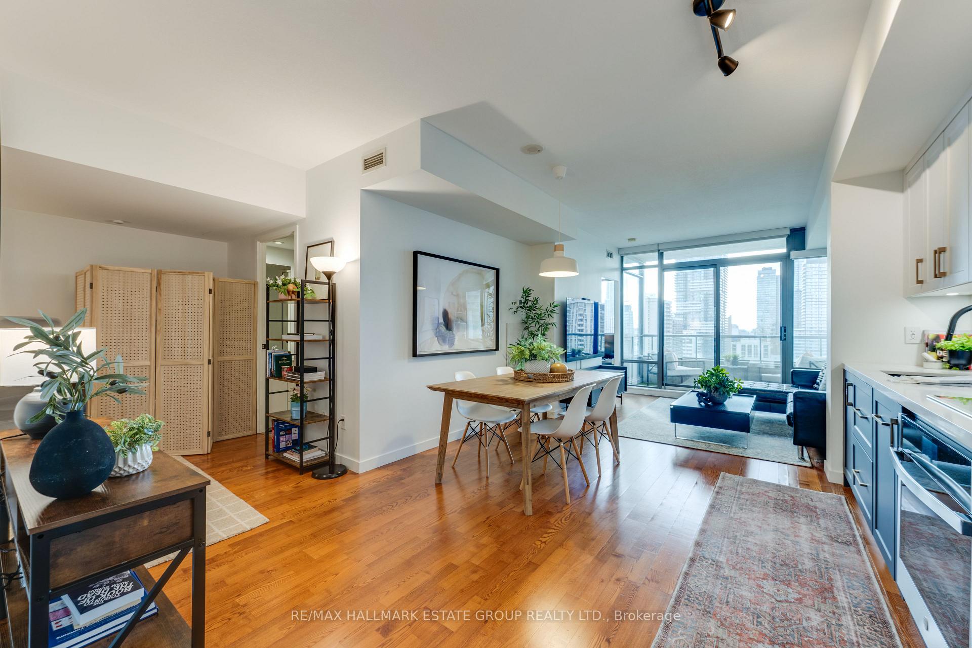 Photo 5 of Unit 2201, 285 Mutual Street, Toronto, Church-Yonge Corridor — HOMEH