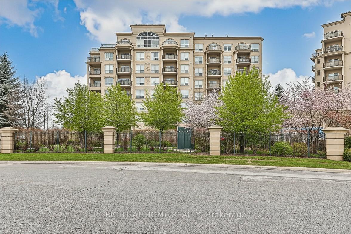 Front of Unit 305, 8 Maison Parc Court