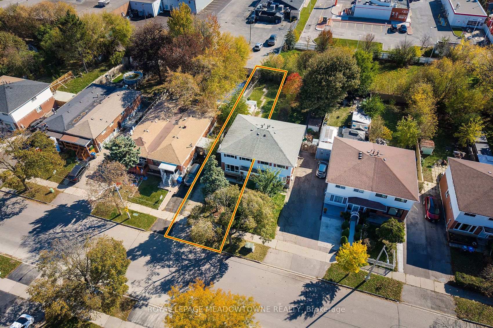 Photo 4 of 139 Archdekin Drive, Brampton, Queen Street Corridor — HOMEH