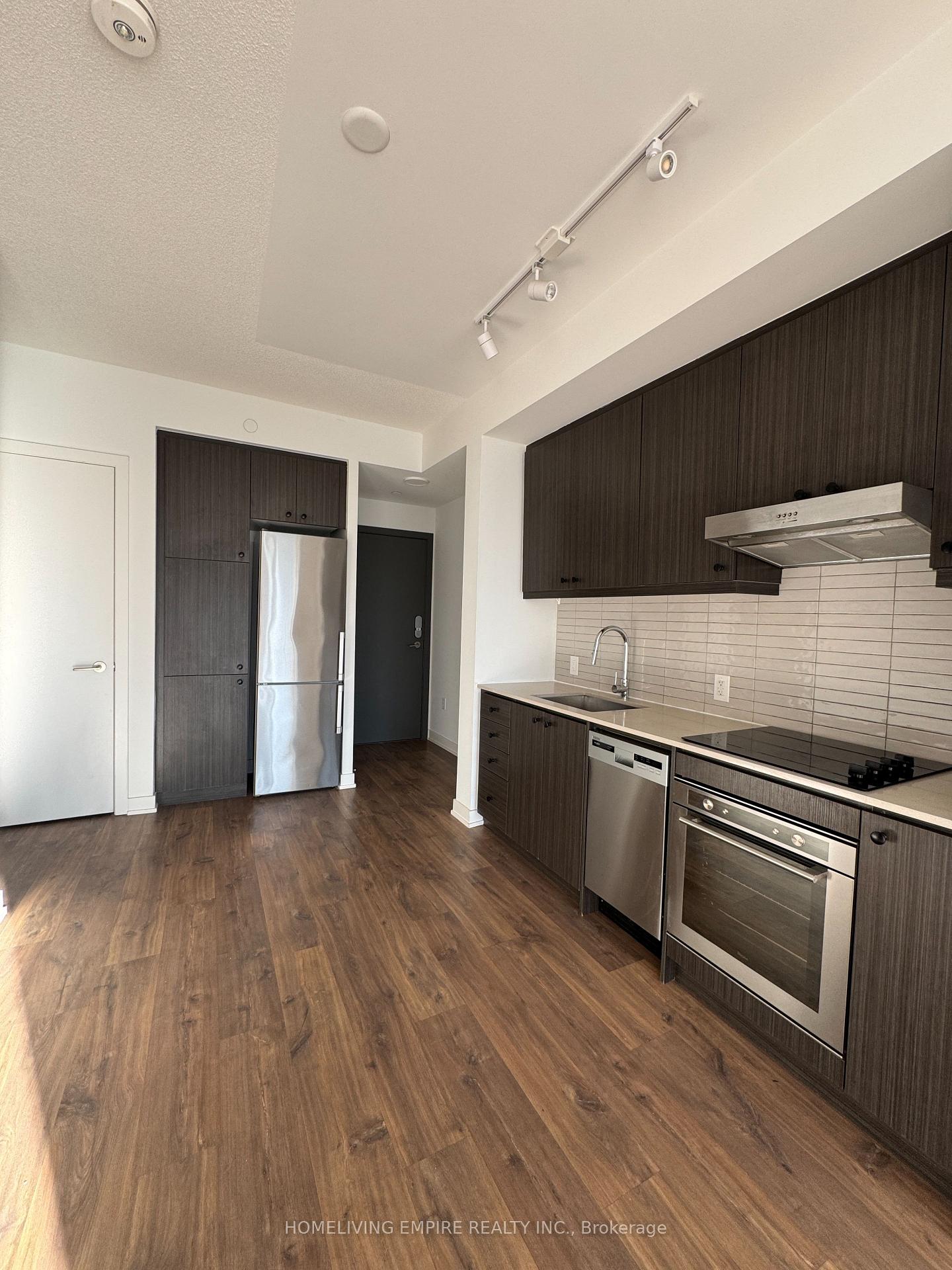 Photo 8 of Unit 705, 9 Tecumseth Street, Toronto, Niagara — HOMEH