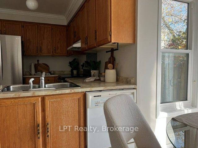 Photo 5 of 420 Cobblehill Drive, Oshawa, Pinecrest — HOMEH