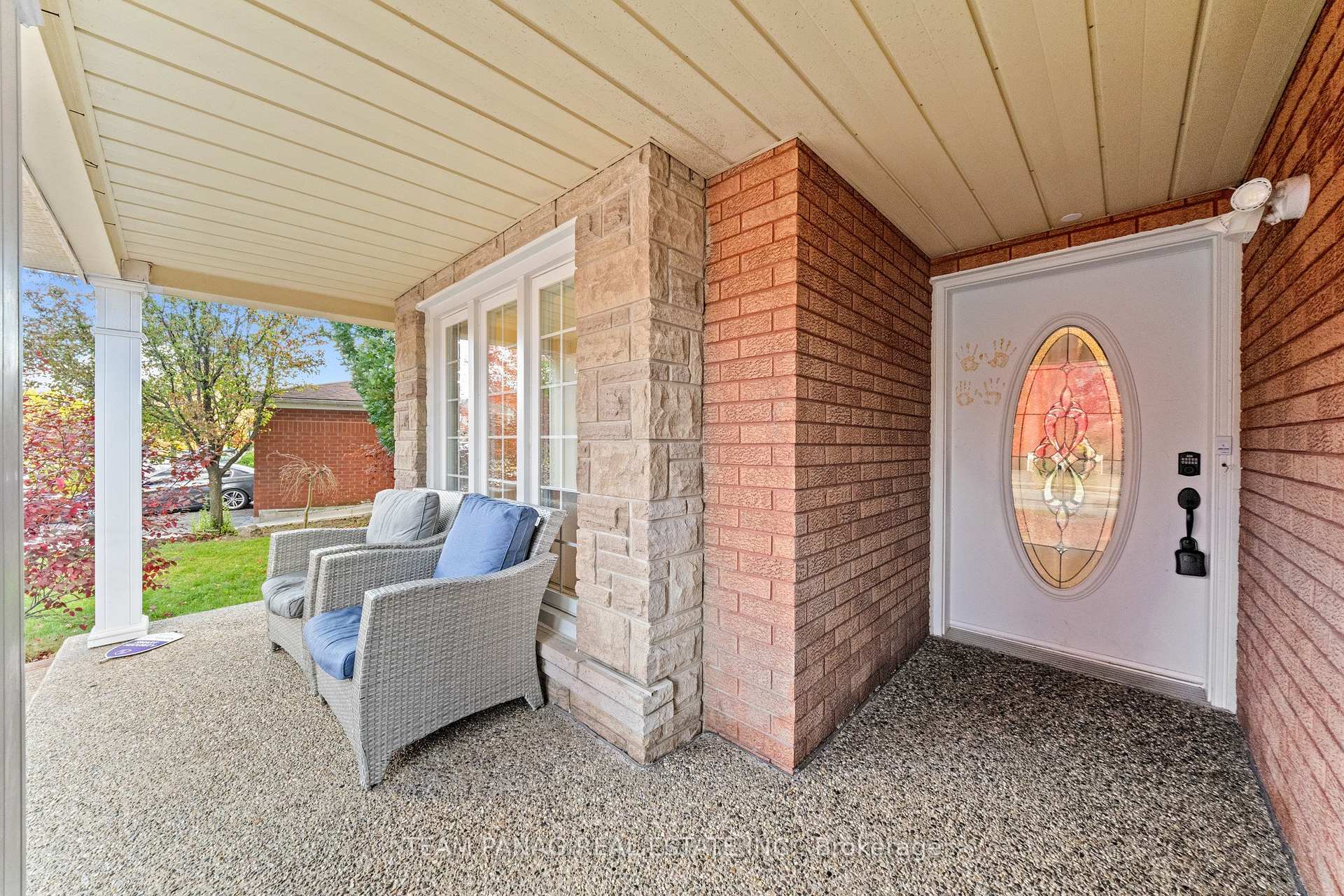 Photo 3 of 202 Fernforest Drive, Brampton, Sandringham-Wellington — HOMEH