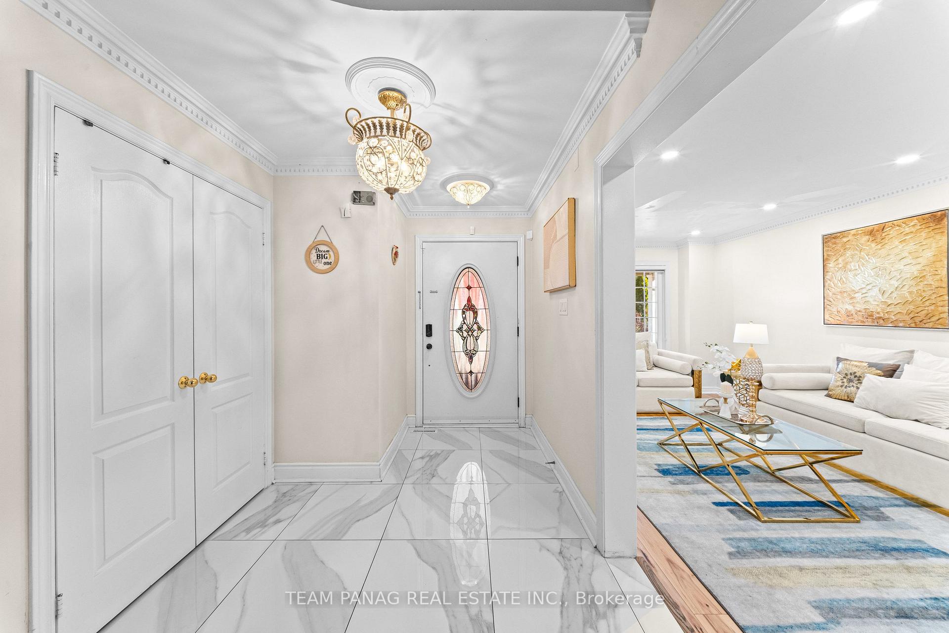 Photo 4 of 202 Fernforest Drive, Brampton, Sandringham-Wellington — HOMEH