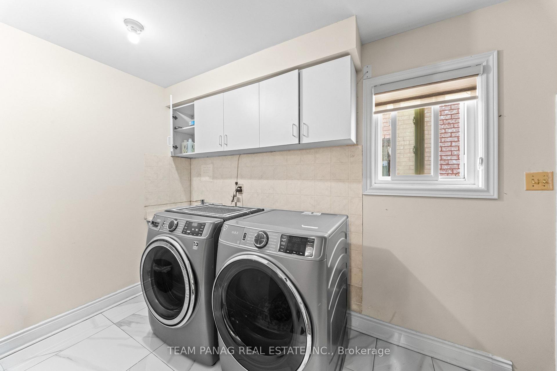 Photo 7 of 202 Fernforest Drive, Brampton, Sandringham-Wellington — HOMEH