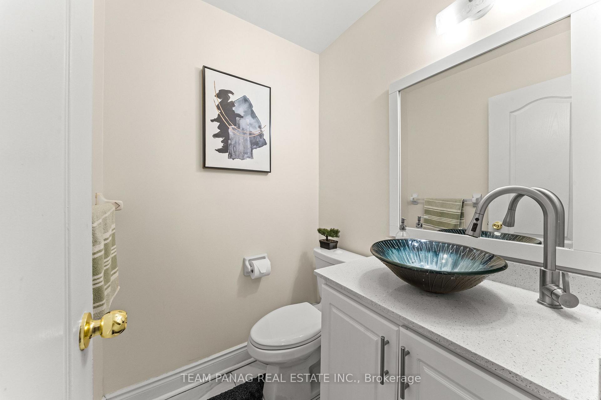 Photo 8 of 202 Fernforest Drive, Brampton, Sandringham-Wellington — HOMEH